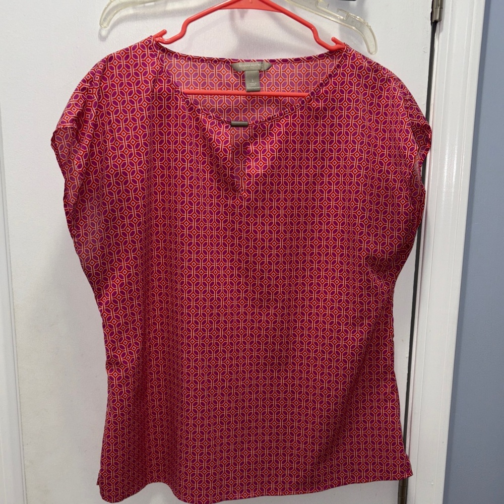 Banana republic top size large Stylish Red Patterned Women's Top
